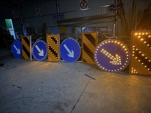 菏泽菏泽河南太阳能交通标牌 河南自发光交通路标牌厂家